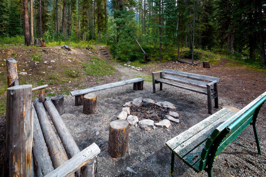 Hi Athabasca Falls - Hostel Jasper Esterno foto